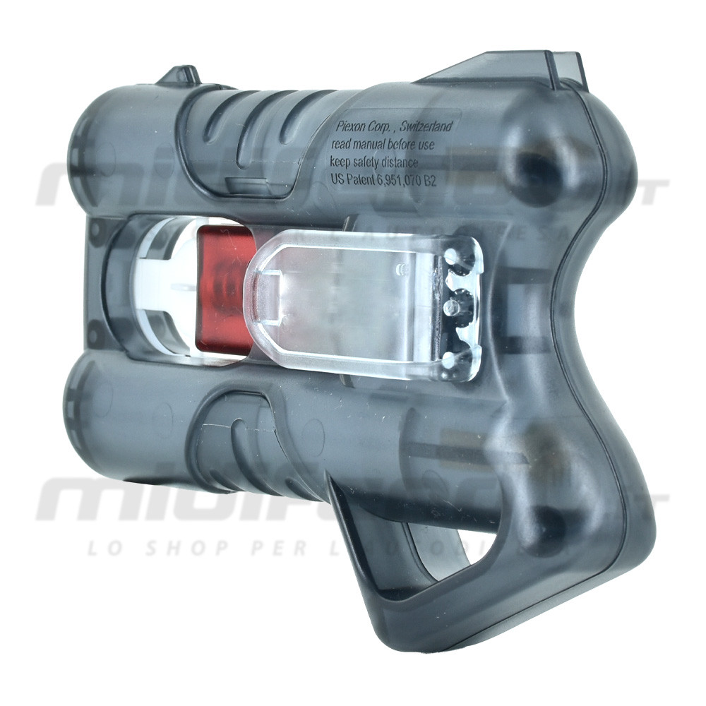 Vista laterale 3/4 pistola spray al peperoncino Piexon compatta nera con cartuccia trasparente e rossa visibile, impugnatura ergonomica ambidestra
