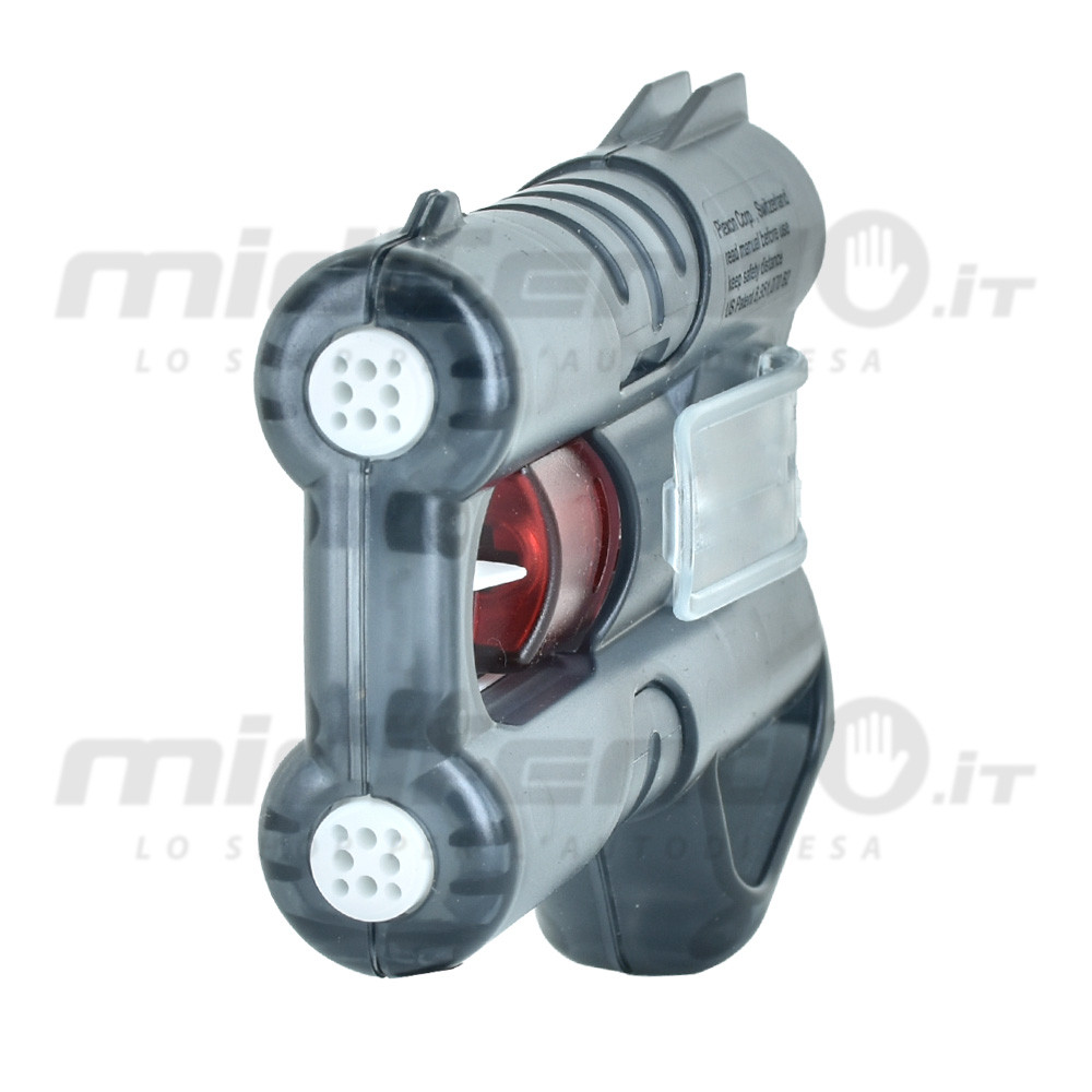 Vista frontale 3/4 pistola spray al peperoncino compatta con serbatoio rosso visibile, sicura trasparente laterale e doppio ugello bianco